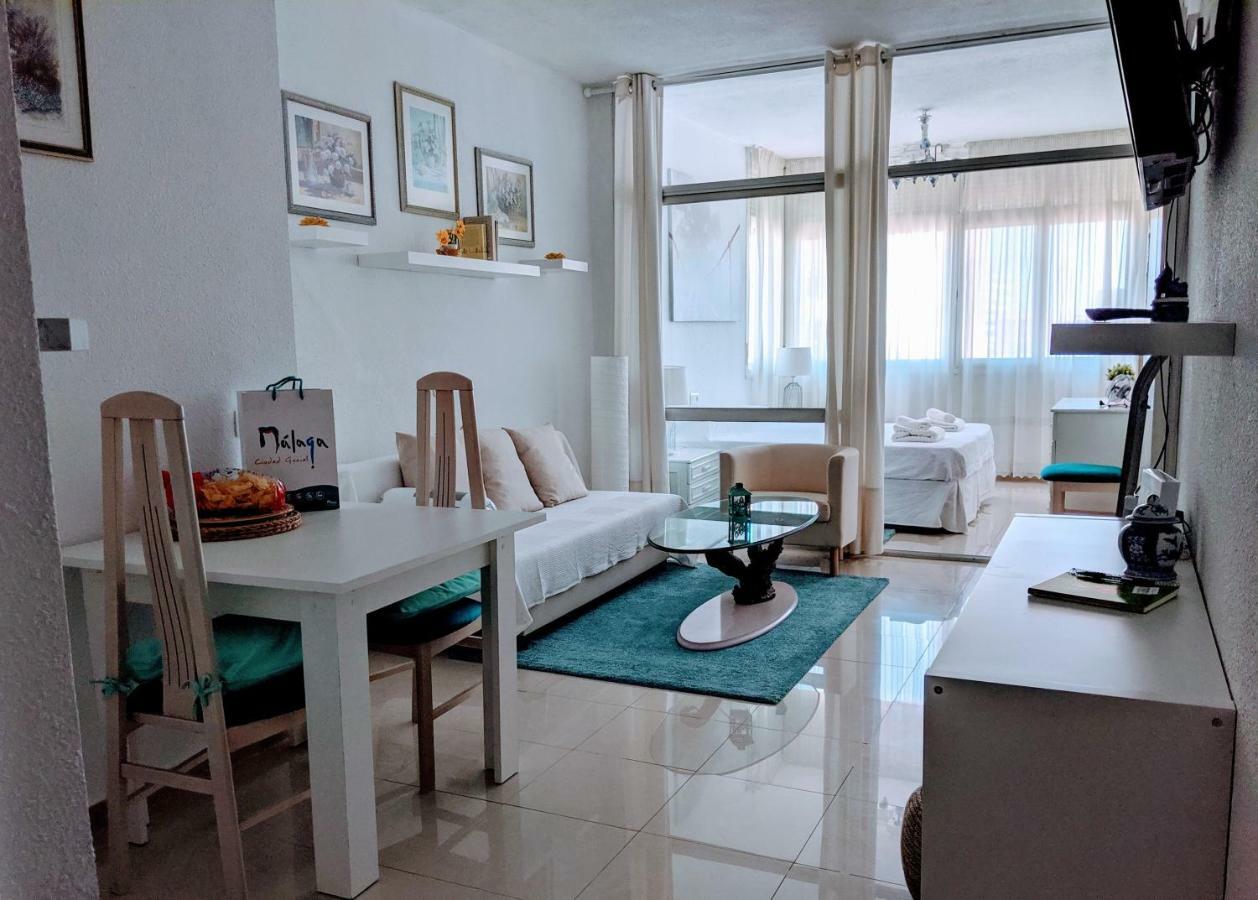 Home Away In The Heart Of Town ตอร์เรโมลิโนส ภายนอก รูปภาพ